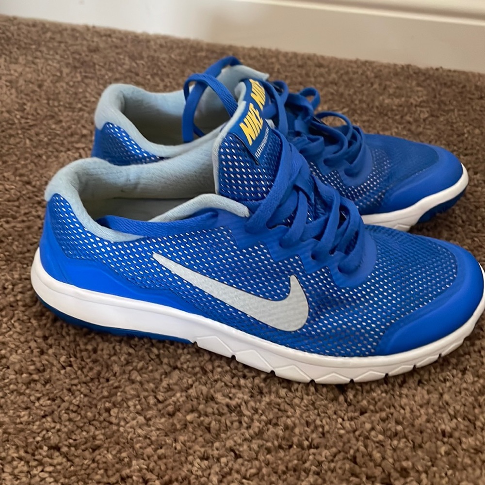 Nike flex experience shoes size 4Y -work once